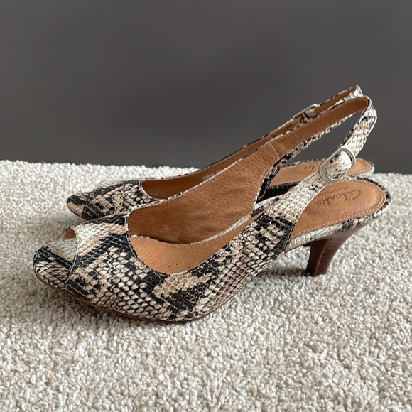 Like New Clarks Cynthia Fest Snake (Python) Print Peep-toe Pumps, Size 8.5 - Picture 4 of 9